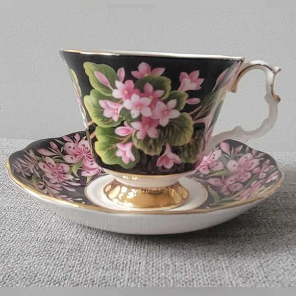 Royal Albert Other - Vintage Royal Albert teacup & Saucer